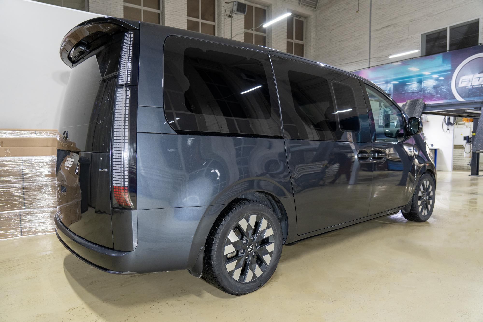 Выдвижные электрические пороги ATS на Hyundai Staria | Компания ATS-Tuning