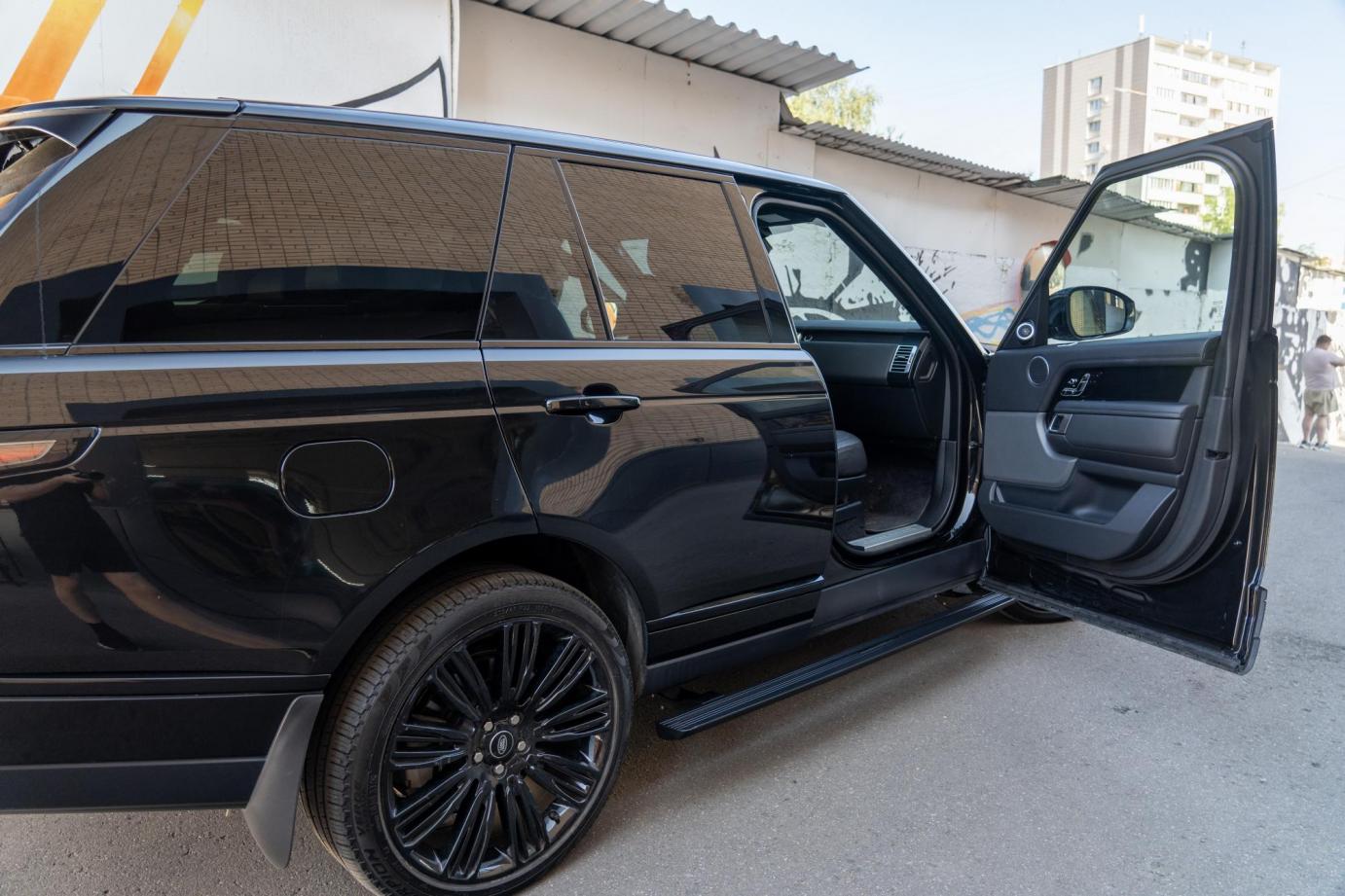Выдвижные электропороги ATS на Range Rover Vogue (2017-2022) | Компания ATS-Tuning
